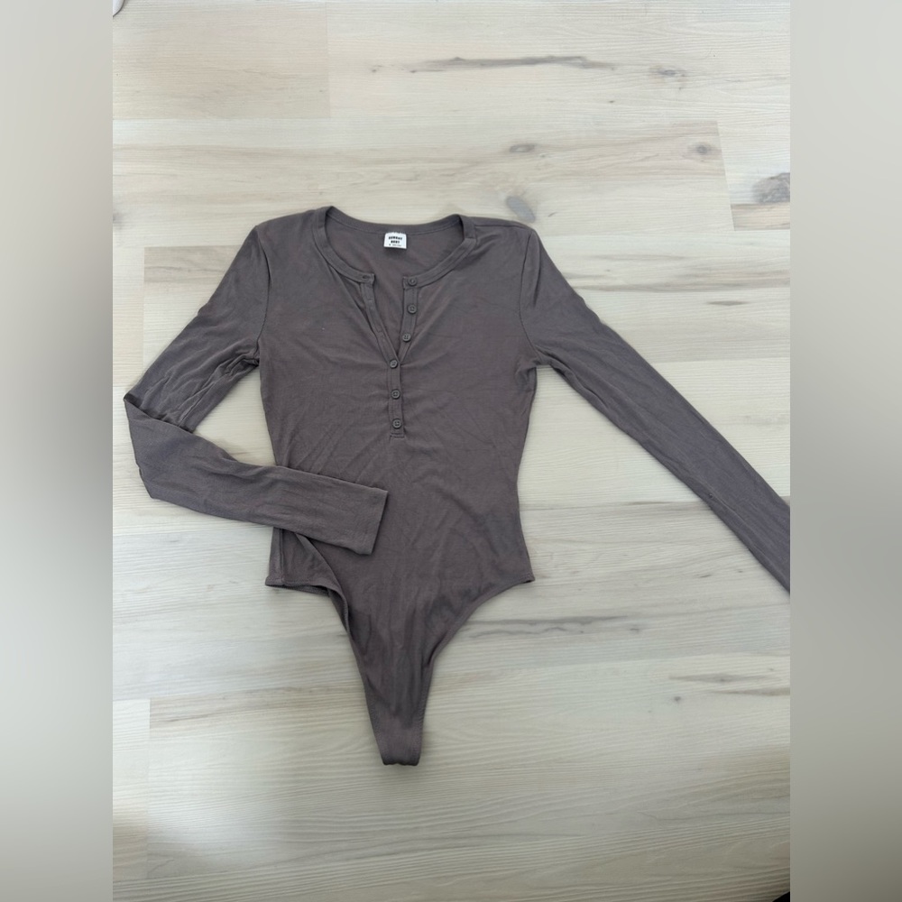 Grey Aritzia bodysuit. Size small